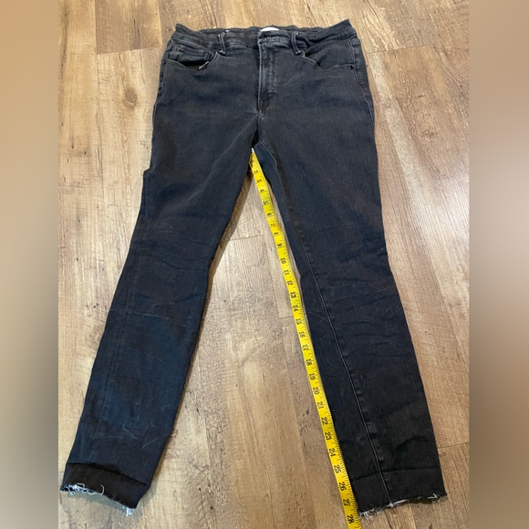 Good American Good Legs Raw Hem Jeans - Picture 8 of 8